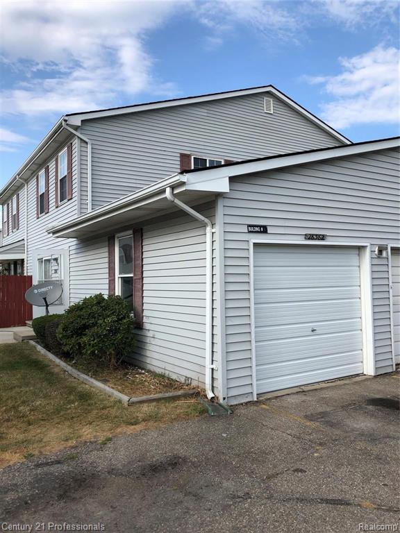 28382 Raleigh Crescent Drive, Unit 21 Chesterfield, MI 48051 - Photo 2 of 17