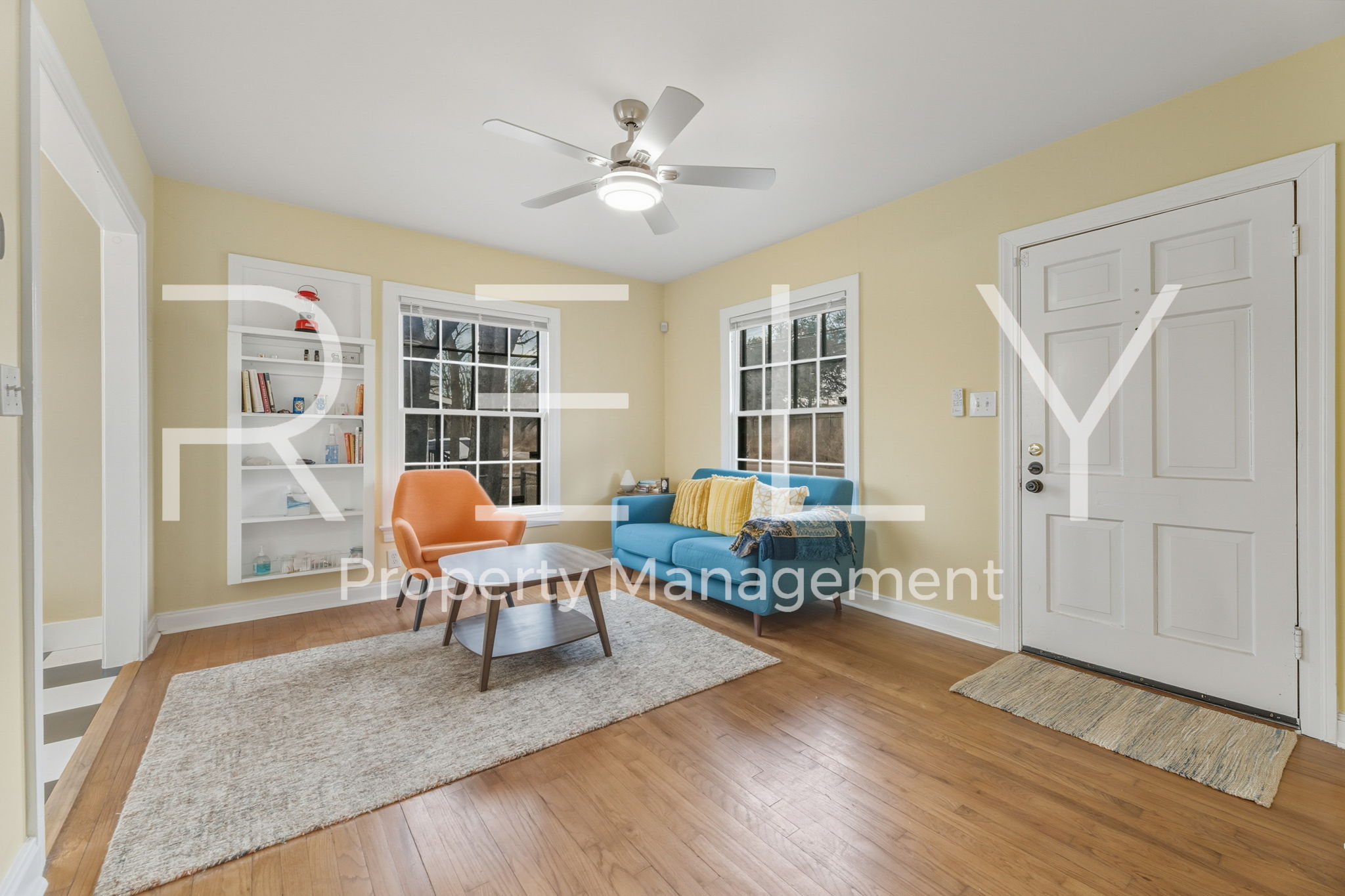 933 East 56th 1/2 Street Austin, TX 78751 - Photo 10 of 37 a living room with furniture and wooden floor