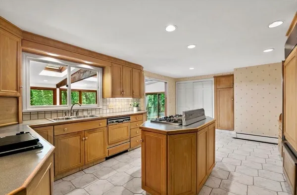 $689,000 | 28 Revere Road, Longmeadow, MA 01106