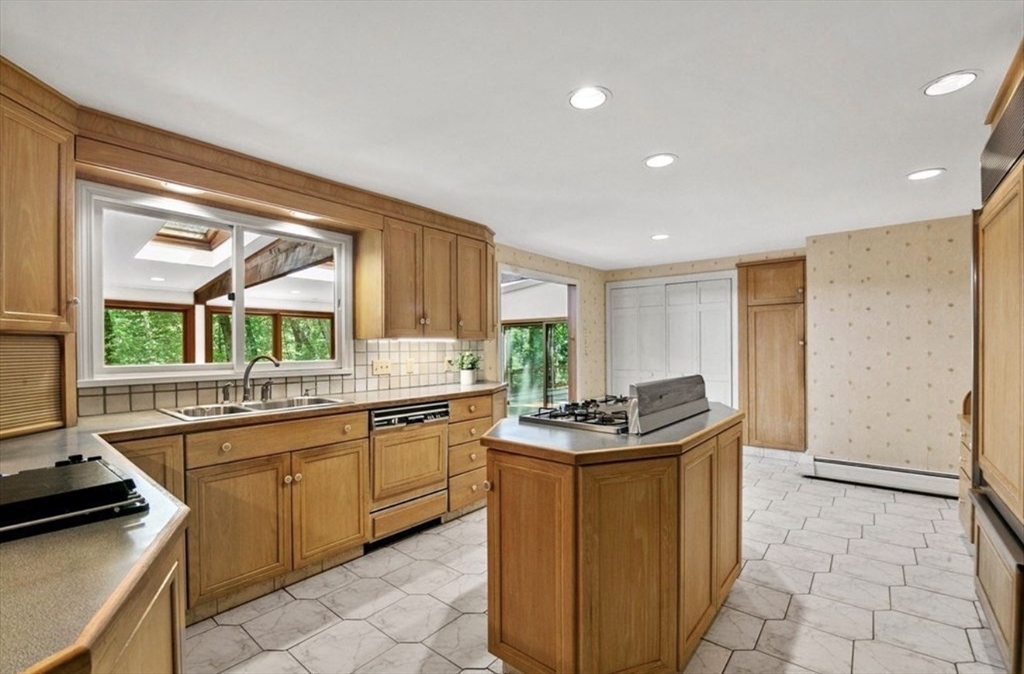 28 Revere Road Longmeadow, MA 01106 - Photo 7 of 31