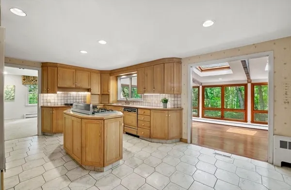 $689,000 | 28 Revere Road, Longmeadow, MA 01106