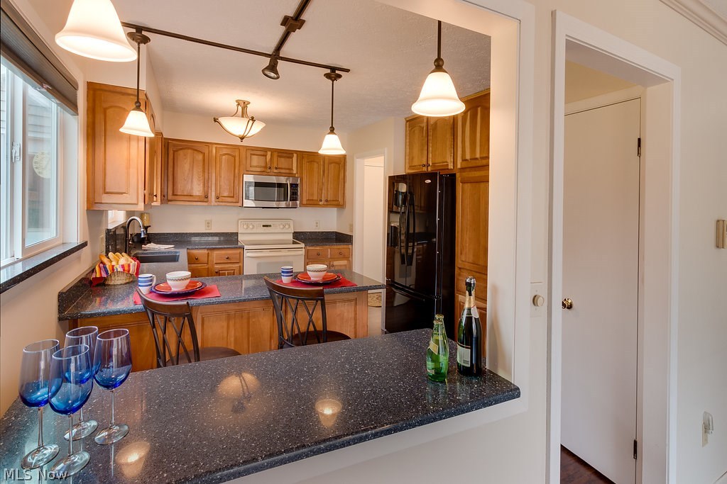 9801 Old Johnnycake Ridge Road Mentor, OH 44060 - Photo 5 of 32 Dinner parties are a breeze with the use of this pass through buffet counter.