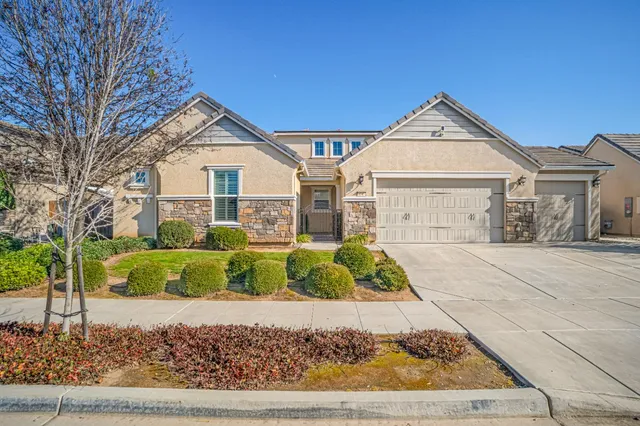 $930,000 | 1345 North Kaweah Avenue, Clovis, CA 93619