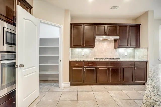 $930,000 | 1345 North Kaweah Avenue, Clovis, CA 93619