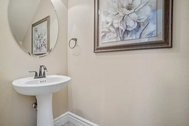 $930,000 | 1345 North Kaweah Avenue, Clovis, CA 93619