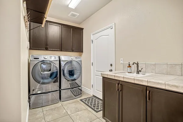$930,000 | 1345 North Kaweah Avenue, Clovis, CA 93619