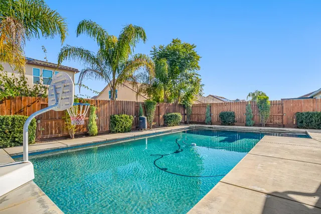 $930,000 | 1345 North Kaweah Avenue, Clovis, CA 93619