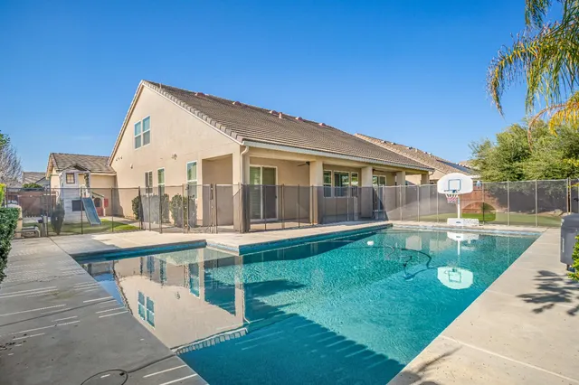 $930,000 | 1345 North Kaweah Avenue, Clovis, CA 93619