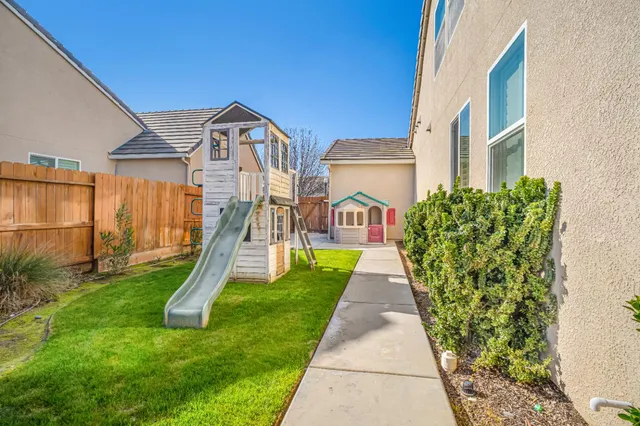 $930,000 | 1345 North Kaweah Avenue, Clovis, CA 93619