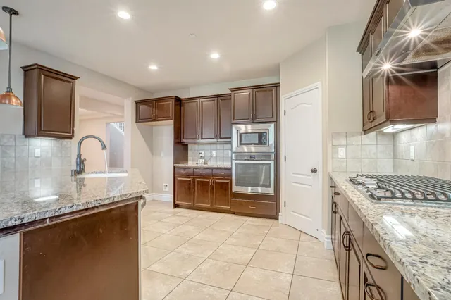 $930,000 | 1345 North Kaweah Avenue, Clovis, CA 93619