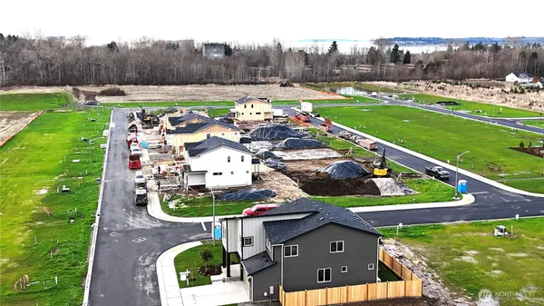 a view of a back yard