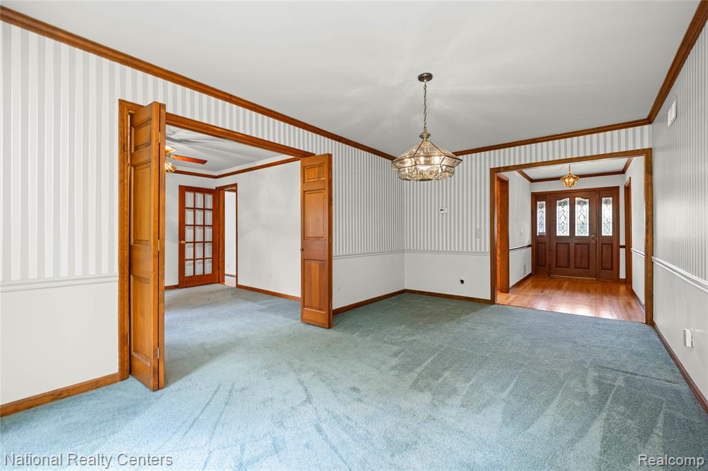 26131 Pleasant Valley Road Farmington Hills, MI 48331 - Photo 11 of 61