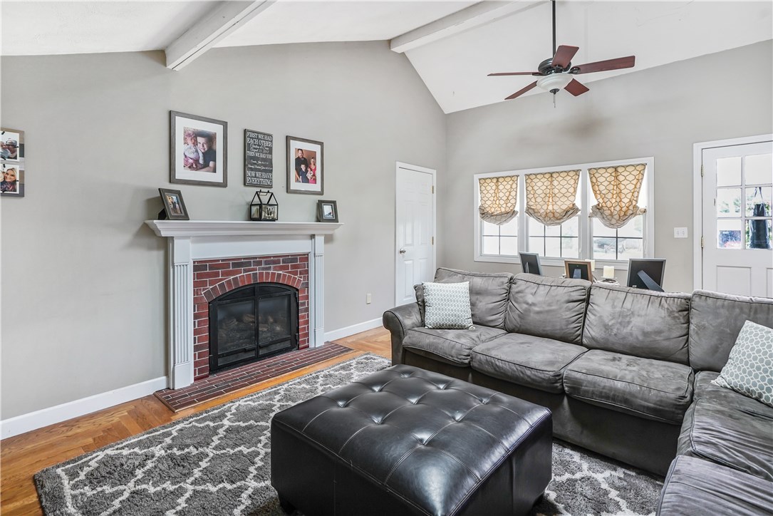 19 Haley Road Warwick, RI 02889 - Photo 4 of 27 Gallery Image 4