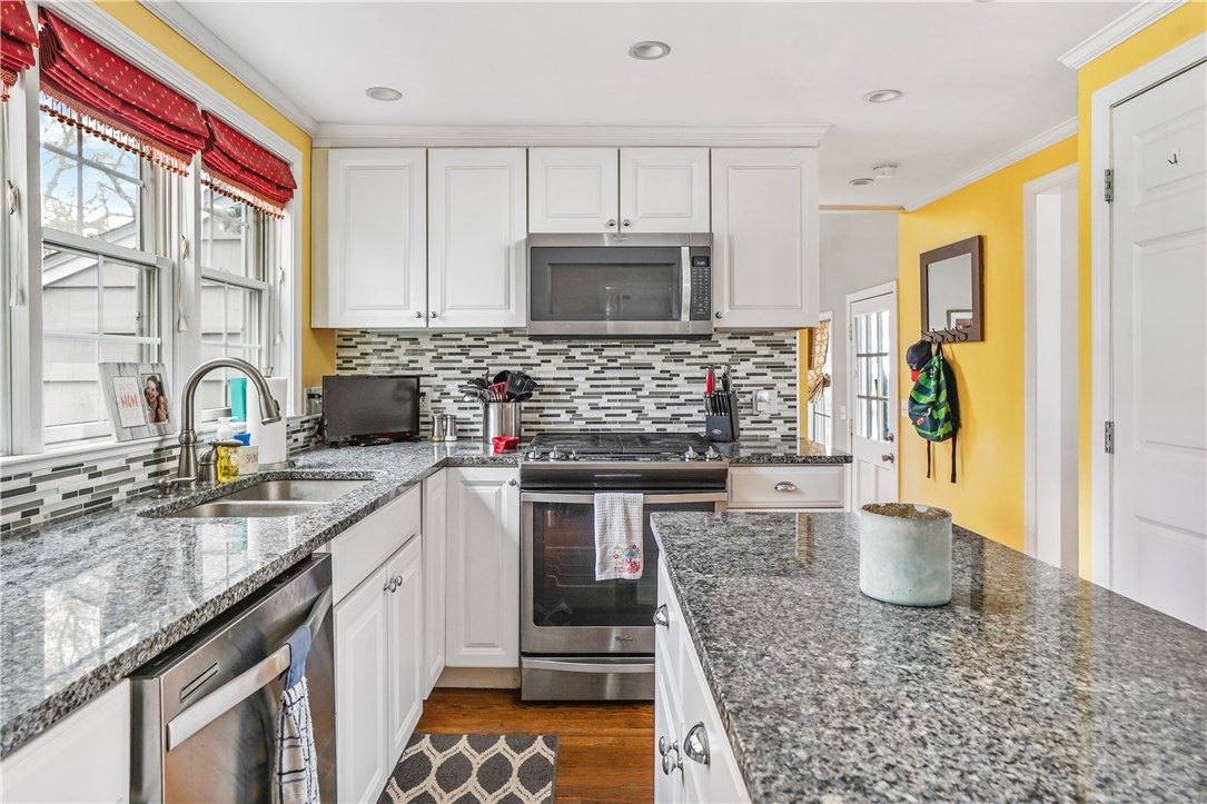 19 Haley Road Warwick, RI 02889 - Photo 6 of 27 Gallery Image 6