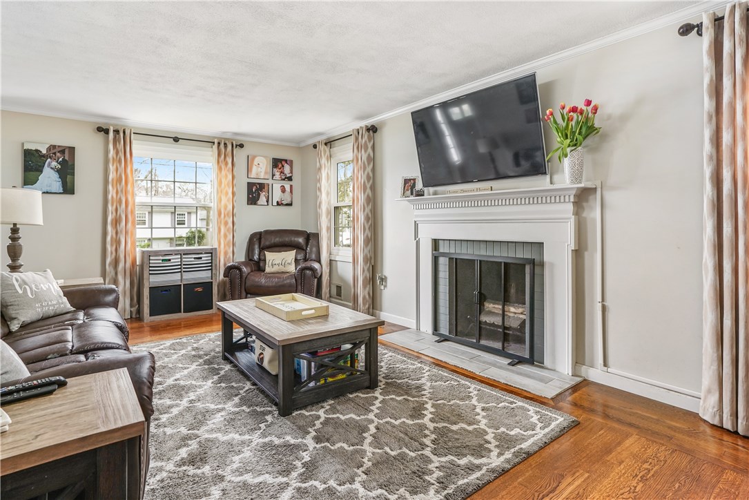 19 Haley Road Warwick, RI 02889 - Photo 10 of 27 Gallery Image 10