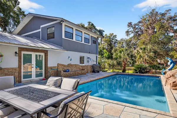 a view of an outdoor space