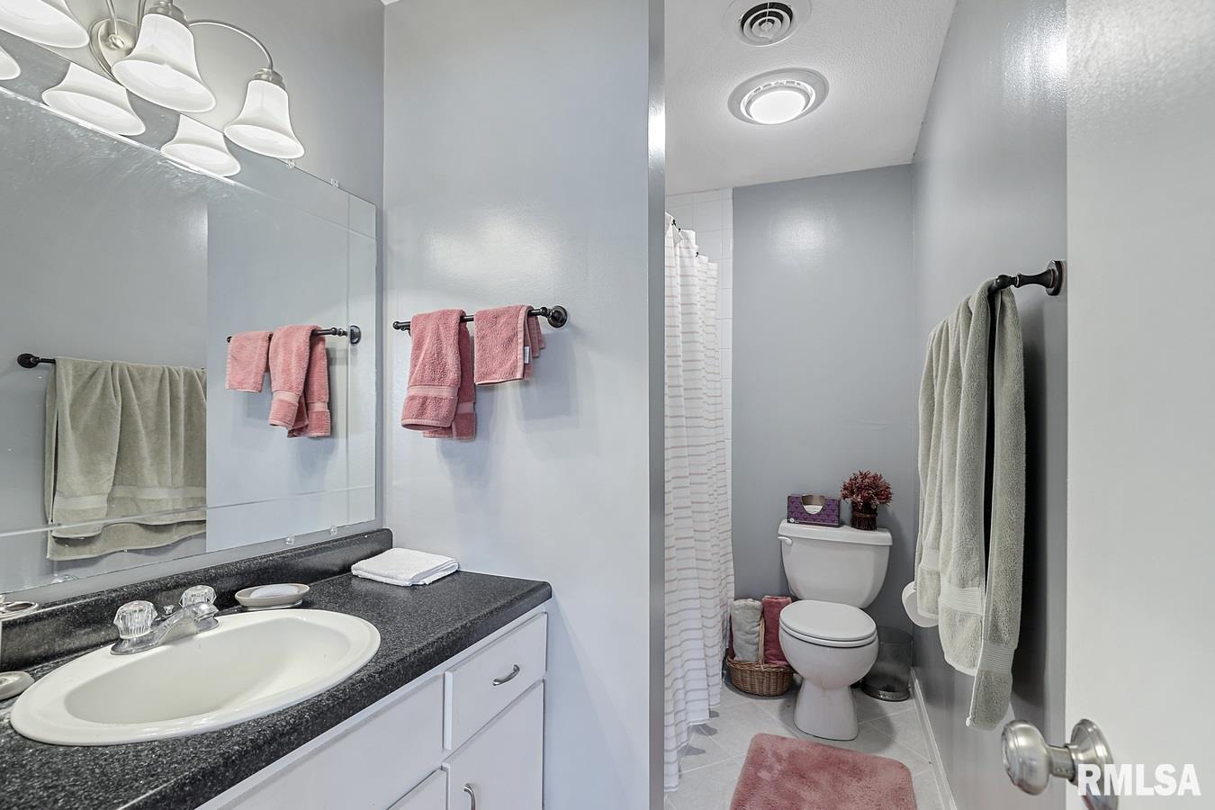 11 Country Place Springfield, IL 62703 - Photo 8 of 23