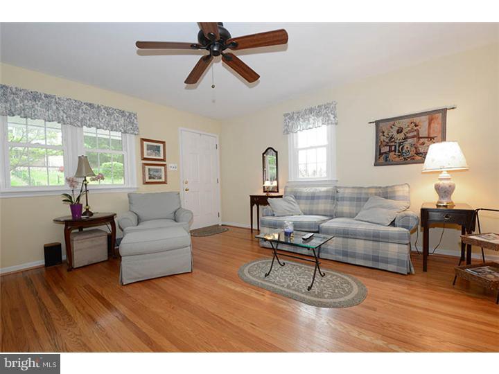 49 Fahnestock Road Malvern, PA 19355 - Photo 4 of 17 Living Room