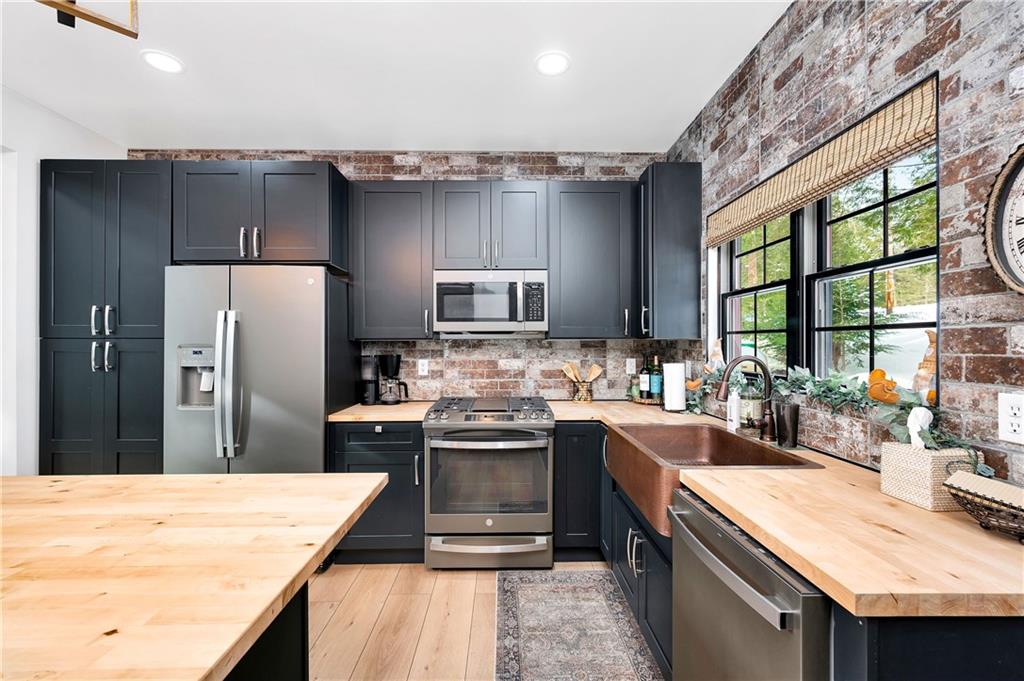162 East Maple Lane Clarion, PA 16214 - Photo 9 of 49 Modern stainless appliance package