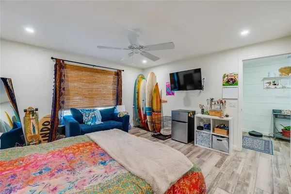 a picture of a rug with a white wall