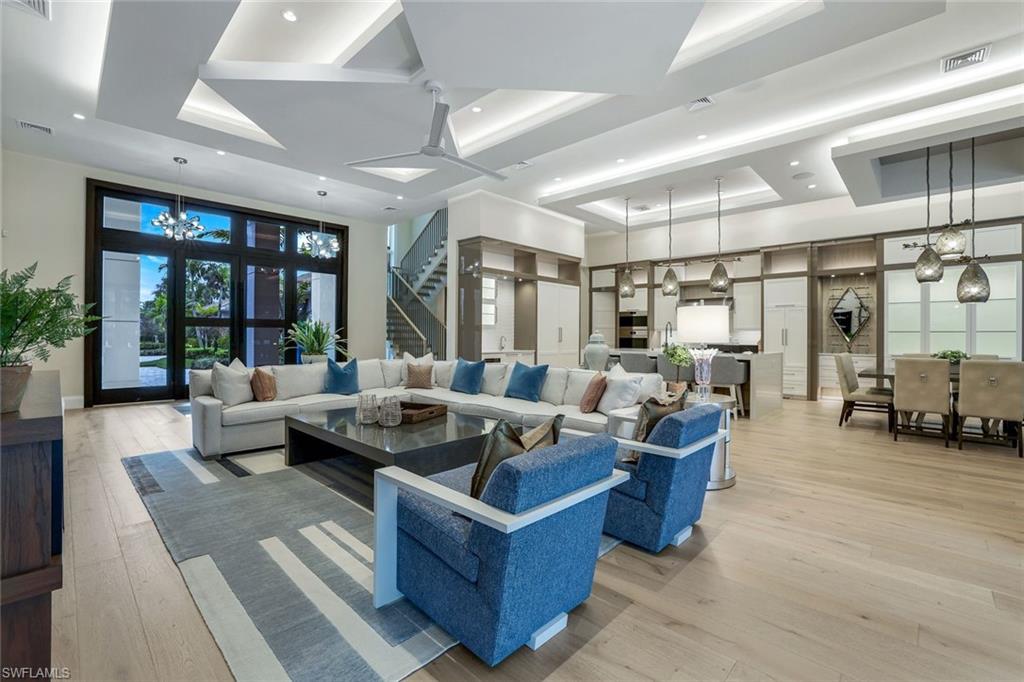 201 Caribbean Road Naples, FL 34108 - Photo 6 of 50