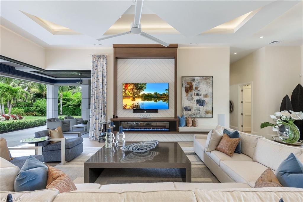 201 Caribbean Road Naples, FL 34108 - Photo 8 of 50