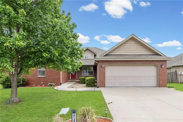 $360,000 | 21811 Lombardo Lane, Peculiar, MO 64078