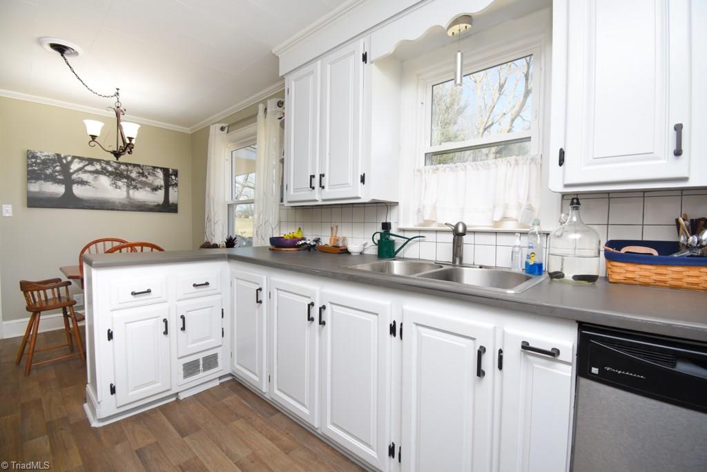 431 Everidge Road Winston-Salem, NC 27103 - Photo 3 of 20 Gallery Image 3