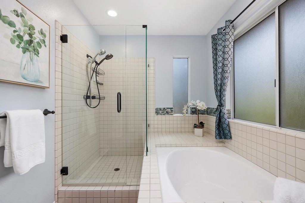 12919 Chaparral Ridge Road San Diego, CA 92130 - Photo 19 of 40 Primary Bath