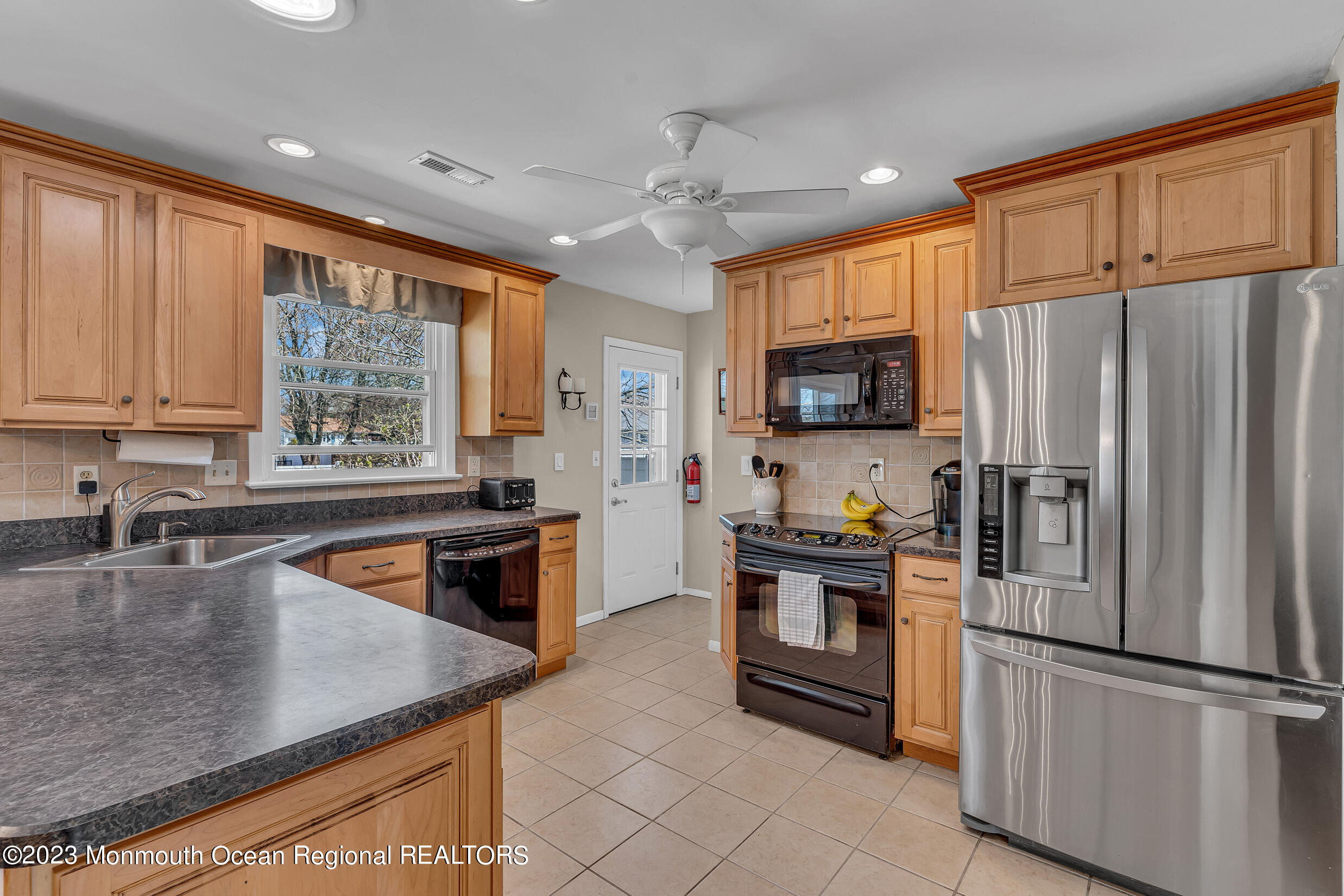 104 Lark Road Toms River, NJ 08753 - Photo 12 of 34 5 (8)