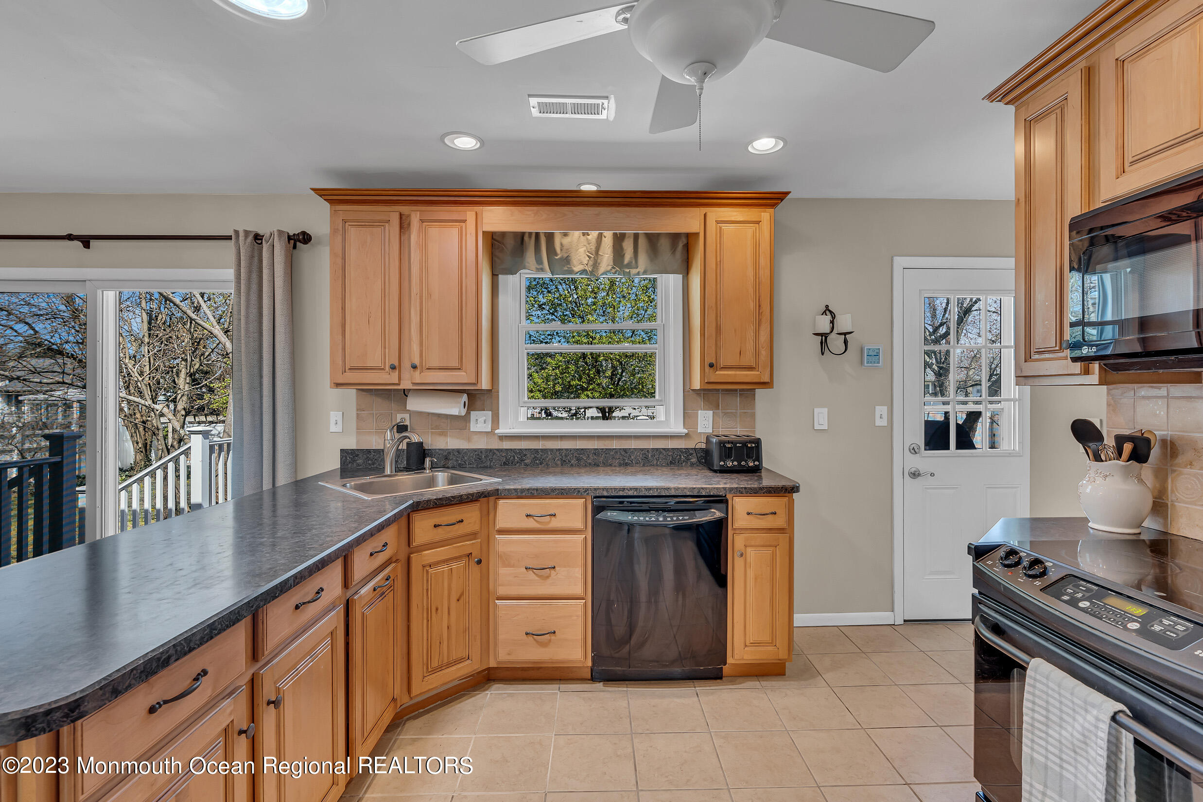 104 Lark Road Toms River, NJ 08753 - Photo 13 of 34 5 (9)