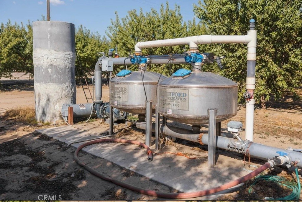 1 Longview Avenue Livingston, CA 95334 - Photo 3 of 5 an outdoor space with seating