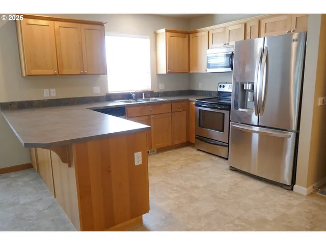 $439,000 | 90 Northwest Birch Avenue, Warrenton, OR 97146