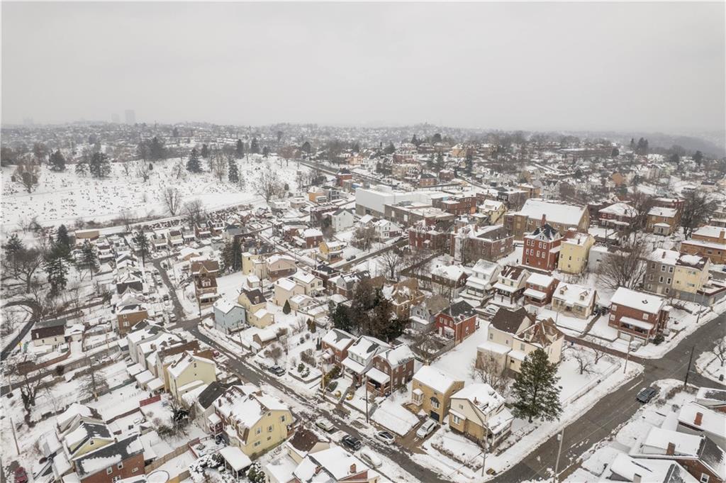 1647 Oakhurst Street Pittsburgh, PA 15210 - Photo 20 of 26