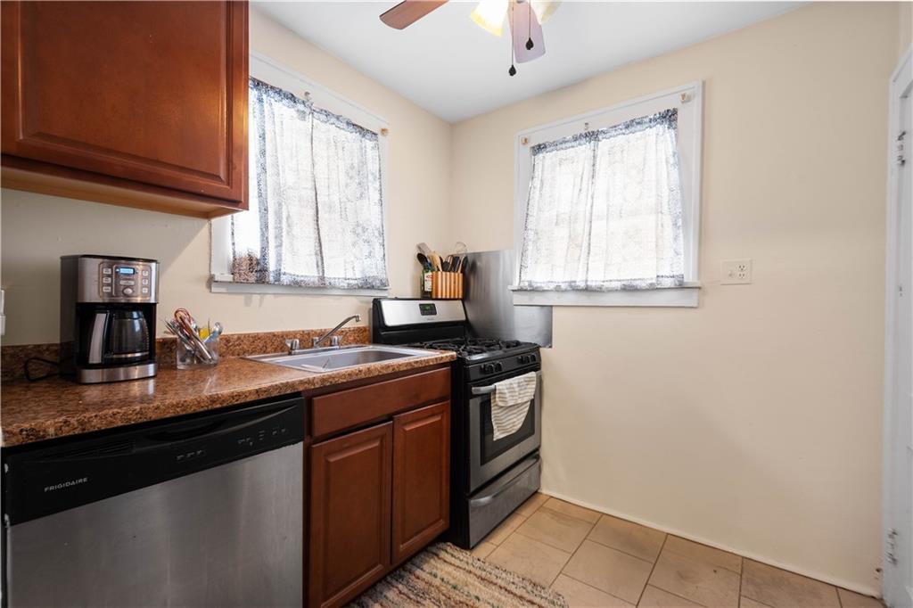 1647 Oakhurst Street Pittsburgh, PA 15210 - Photo 7 of 26