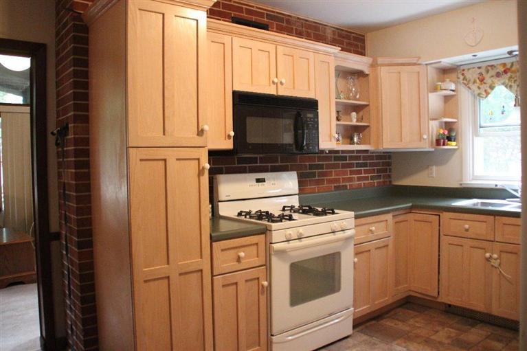 817 5th Avenue South Clinton, IA 52732 - Photo 3 of 19 Gallery Image 3