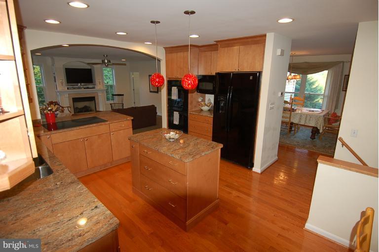 8001 Hilton Road Gaithersburg, MD 20882 - Photo 14 of 28 Kitchen