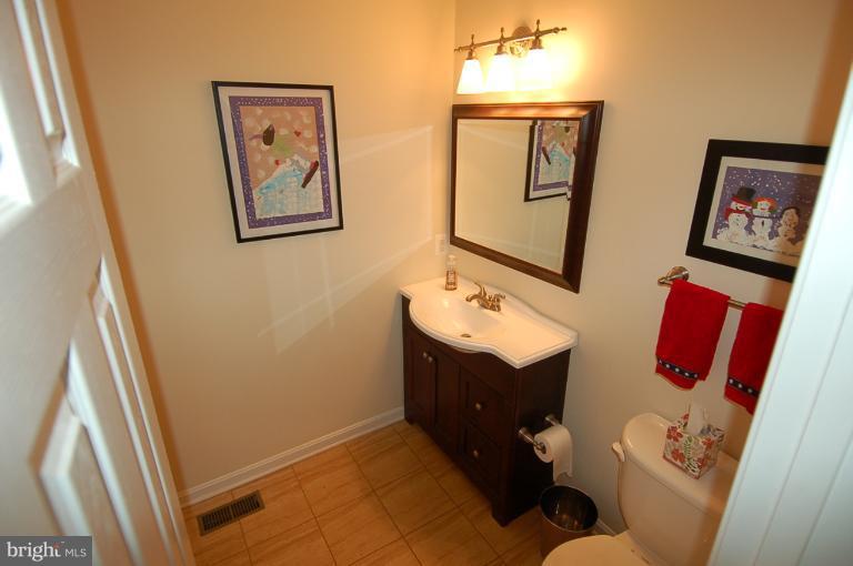 8001 Hilton Road Gaithersburg, MD 20882 - Photo 15 of 28 Bath