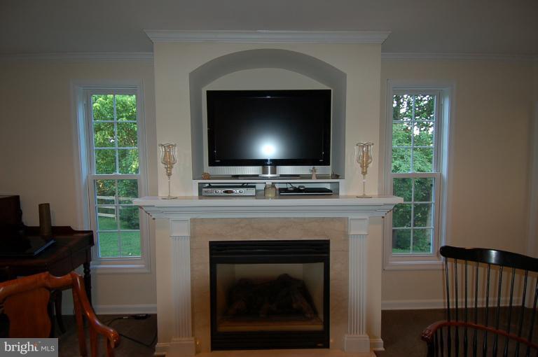 8001 Hilton Road Gaithersburg, MD 20882 - Photo 16 of 28 Family Room