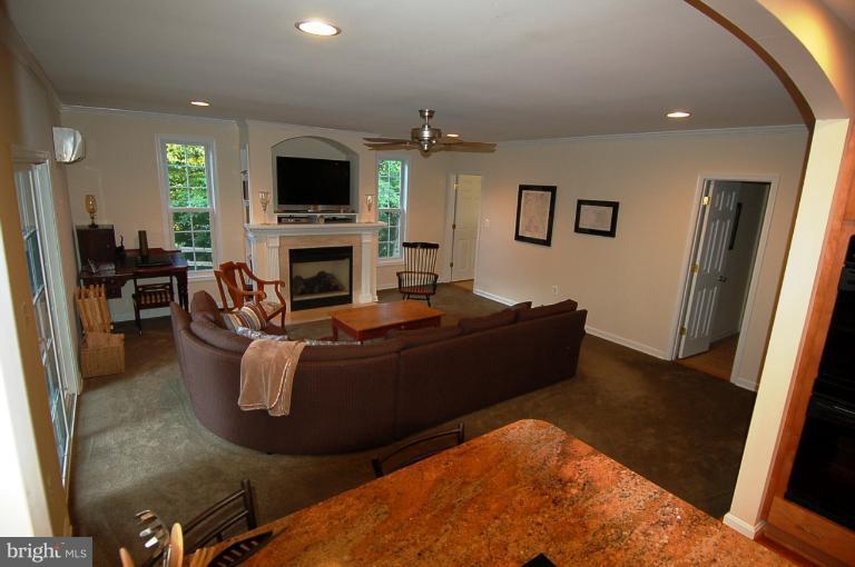 8001 Hilton Road Gaithersburg, MD 20882 - Photo 17 of 28 Family Room