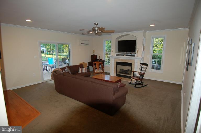 8001 Hilton Road Gaithersburg, MD 20882 - Photo 3 of 28 Family Room