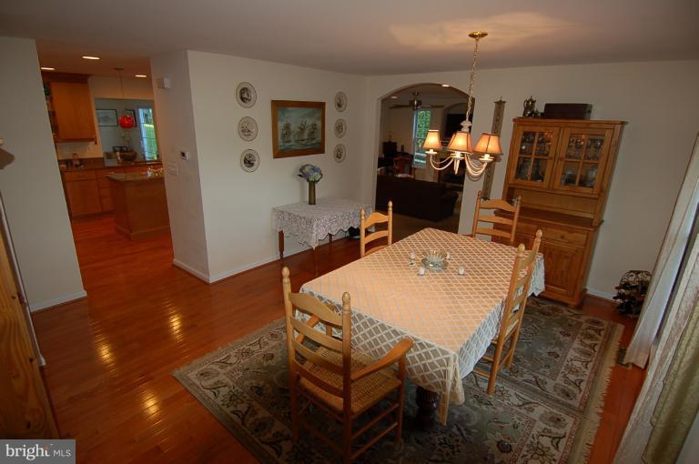 8001 Hilton Road Gaithersburg, MD 20882 - Photo 10 of 28 Dining Room