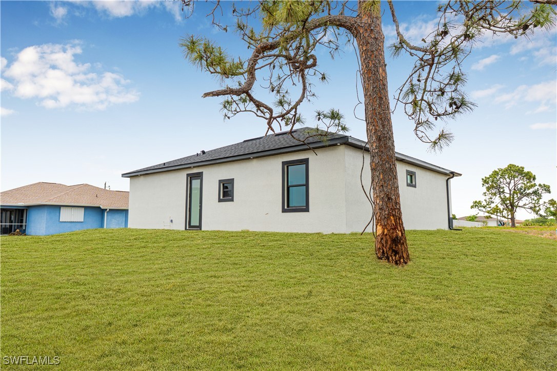 9007 East Crow Circle LaBelle, FL 33935 - Photo 38 of 46 a house view with a garden space