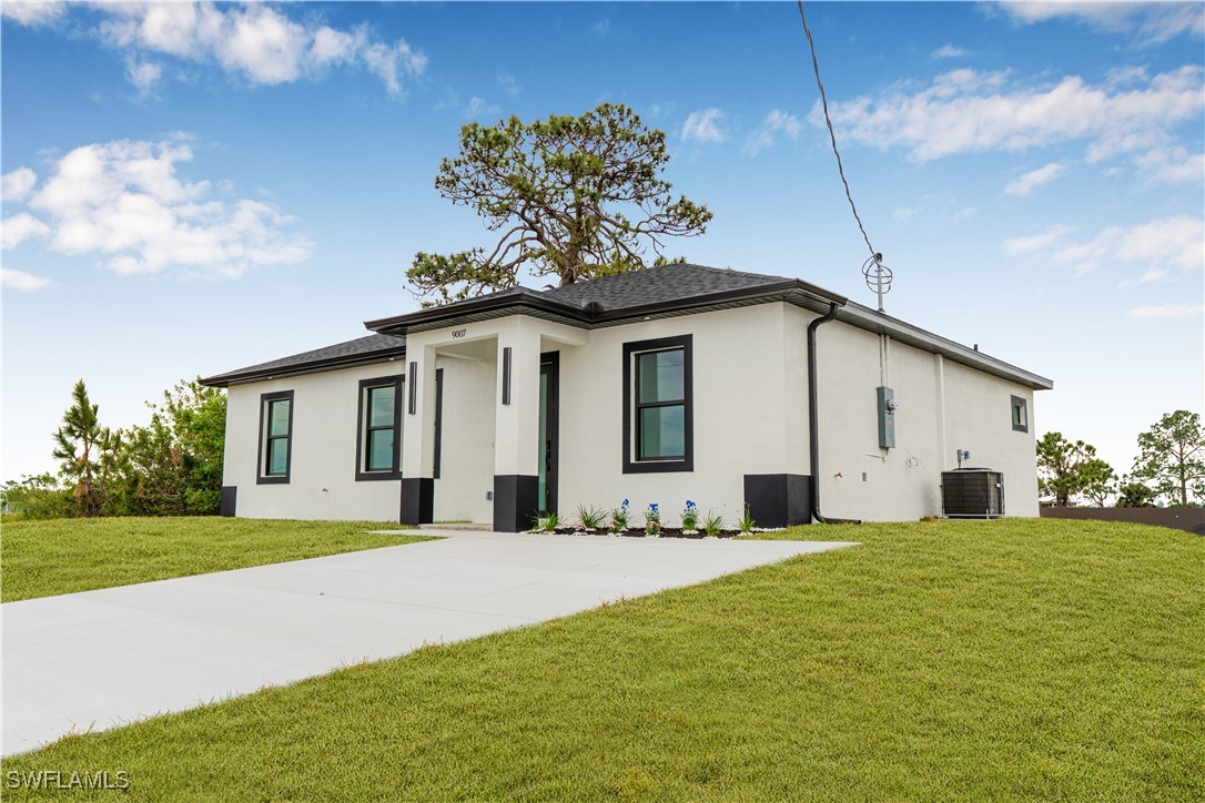 9007 East Crow Circle LaBelle, FL 33935 - Photo 8 of 46 a front view of a house with a garden and yard