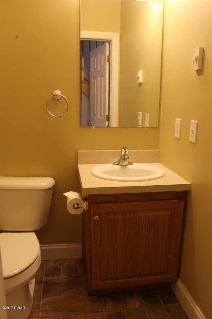 129 Oak Hill Road Hawley, PA 18428 - Photo 9 of 33