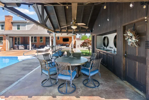 $599,900 | 235 Oxford Street, Hopkinsville, KY 42240