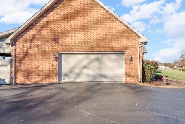 $629,900 | 235 Oxford Street, Hopkinsville, KY 42240