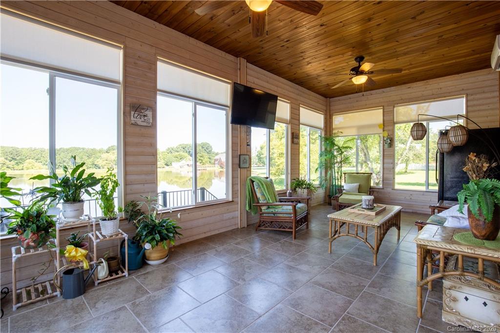 231 Pennington Road Rock Hill, SC 29732 - Photo 33 of 46 a lobby with furniture and potted plants