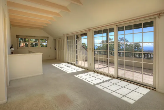 a view of empty room with floor to ceiling window and windows