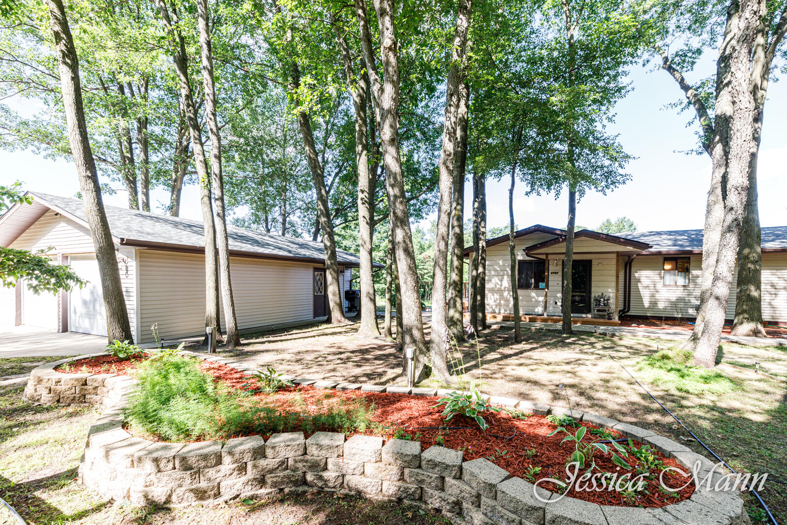 1737 Barnes-28